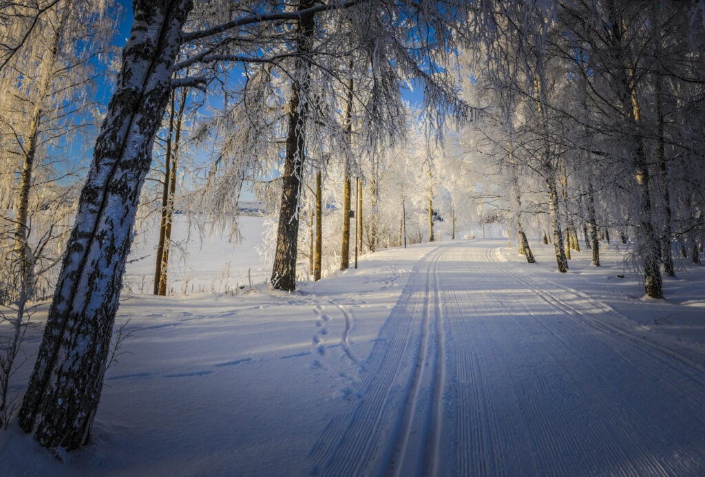 talvinen latu odottaa hiihtäjiä vuokatissa
