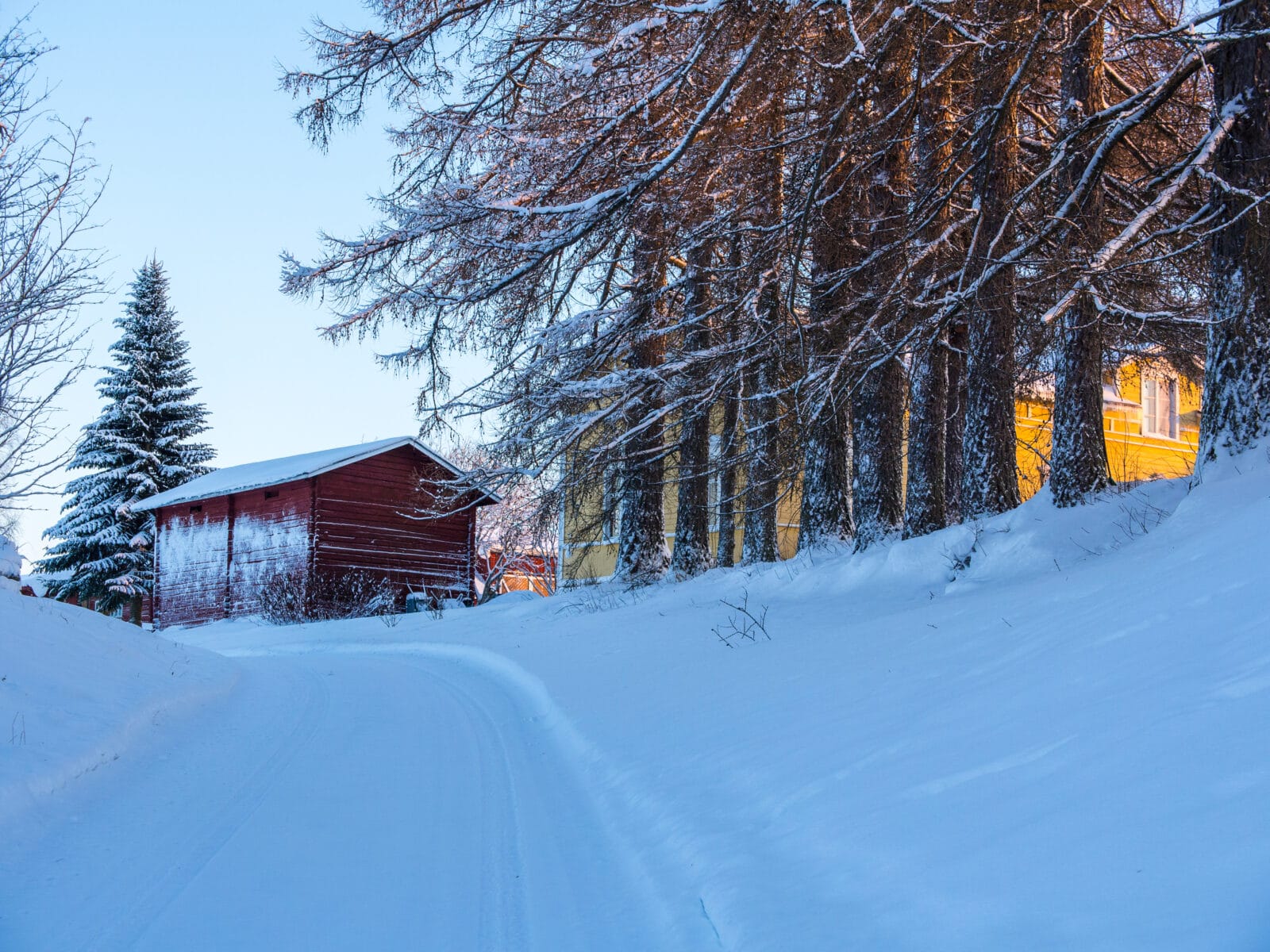 Talvinen pihatie, Vuokatti haapala.