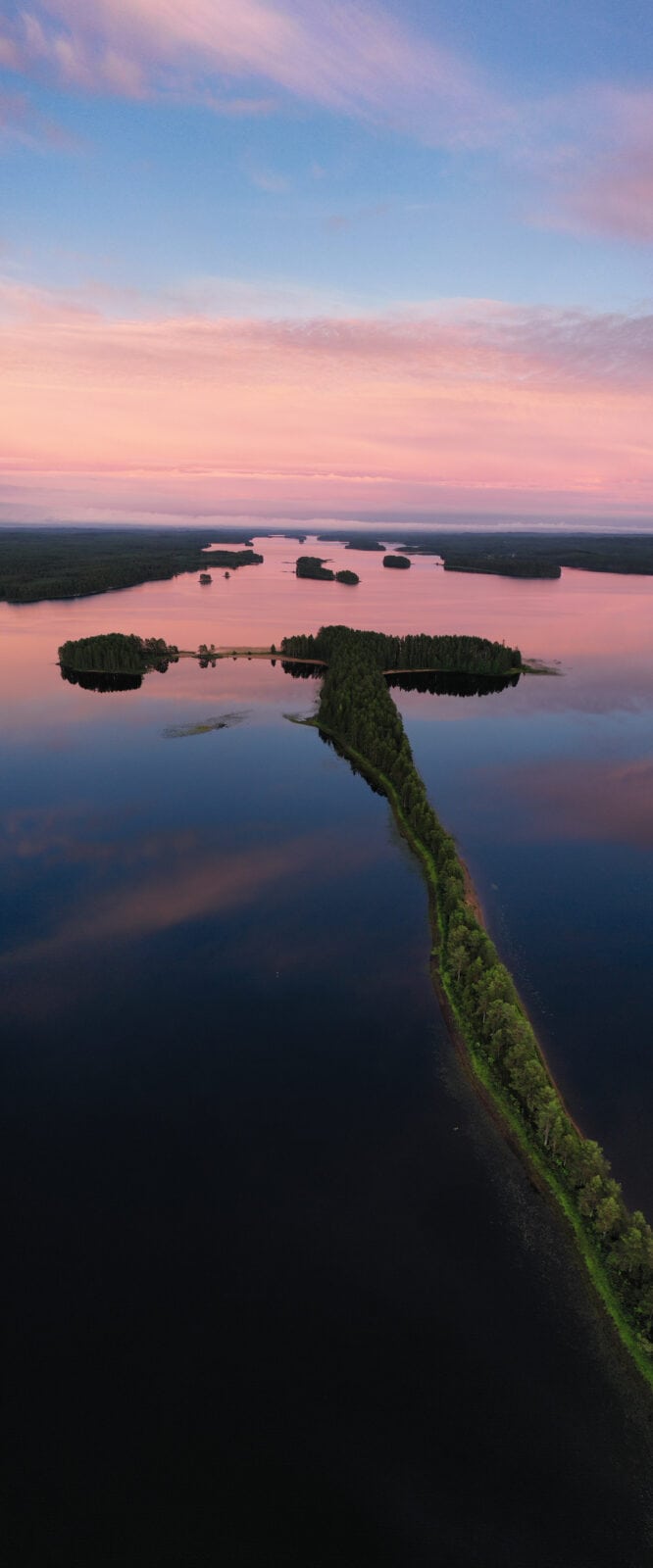 Ilmakuva järvimaisemasta Kuhmossa.