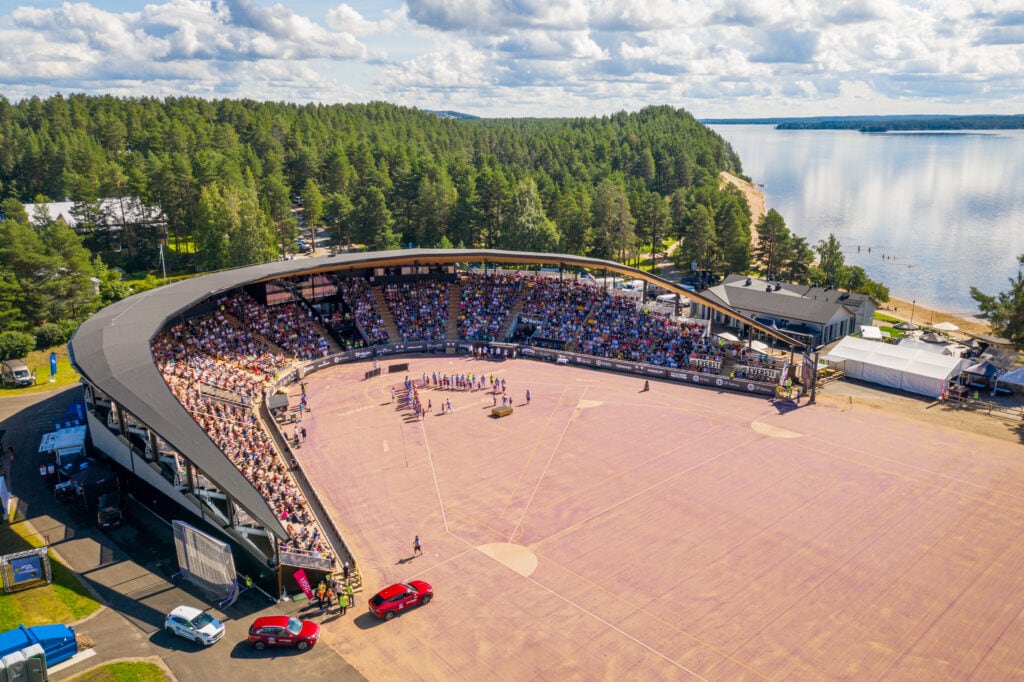 Ilmakuva Sotkamon Terrafame pesäpallostadionista.