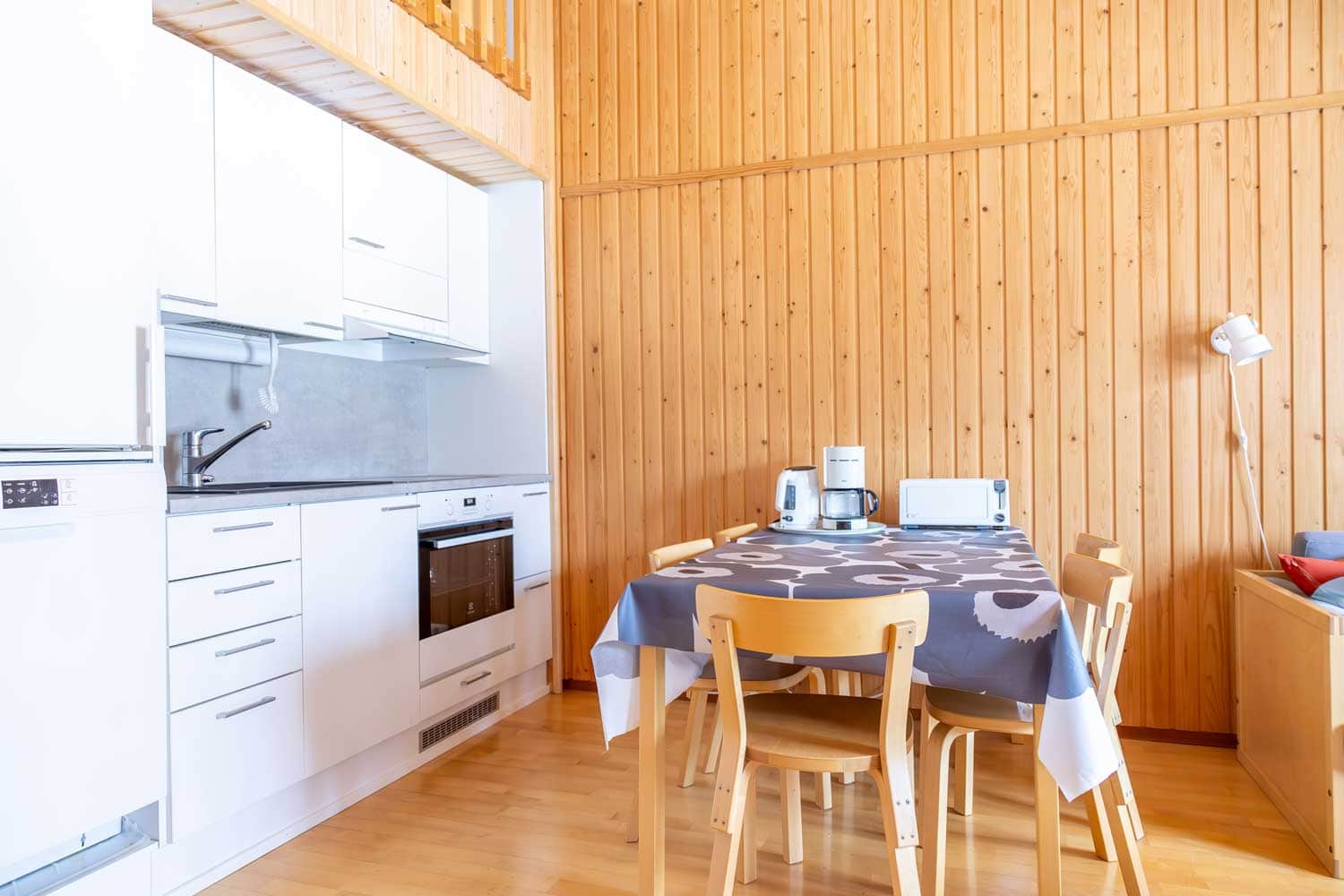 Lomakatti keittiö ja ruokailu