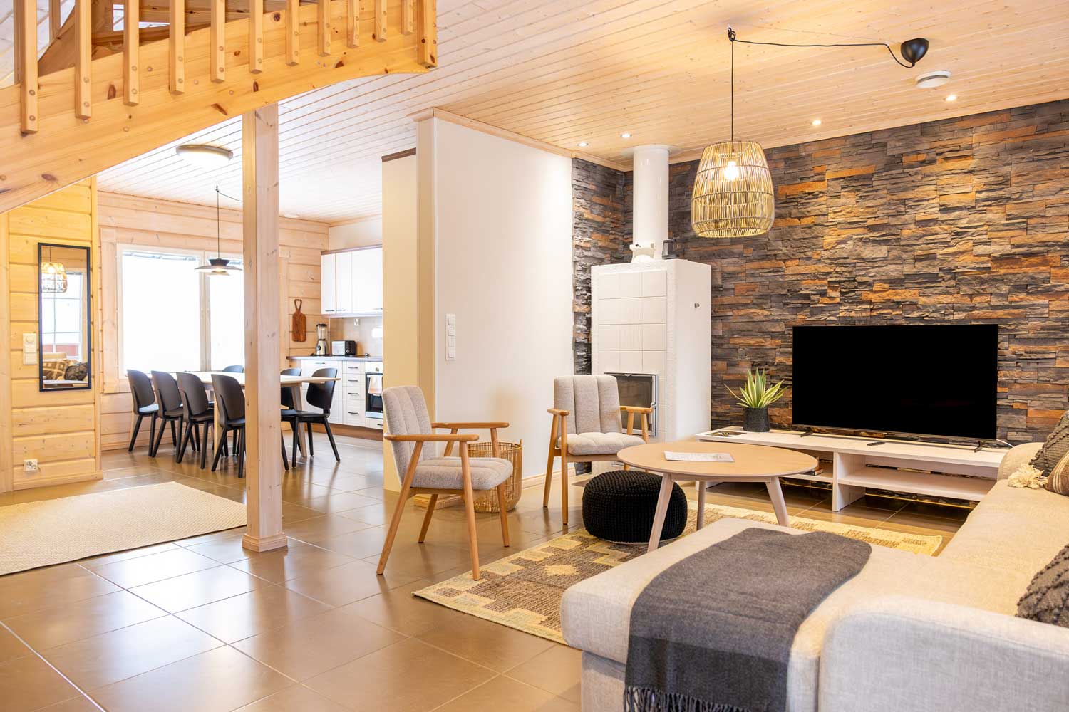 Villa Pyry olohuone ja keittiö